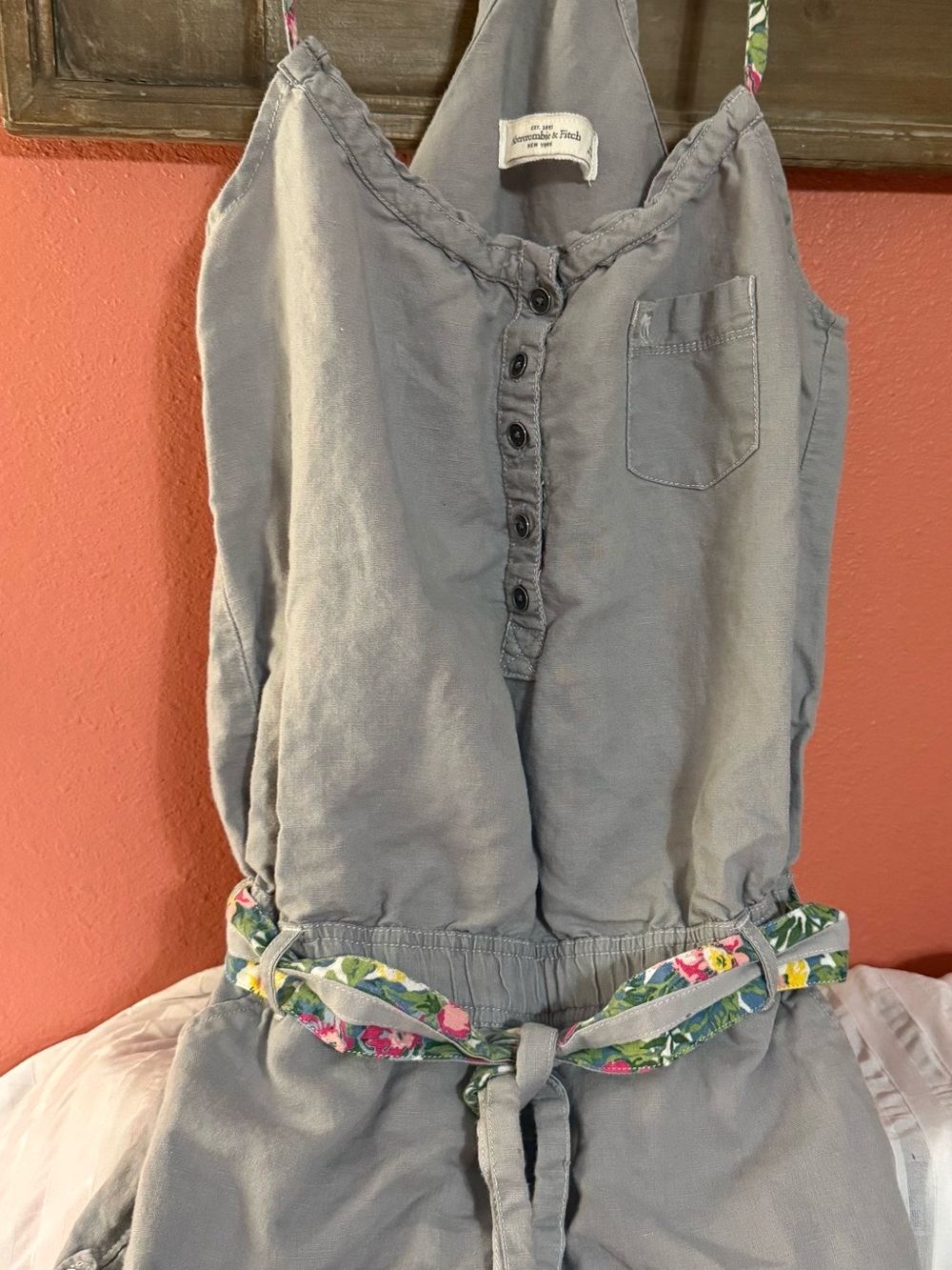 Abercrombie & Fitch Y2K Linen Light Gray Romper with Floral Tie. Size S